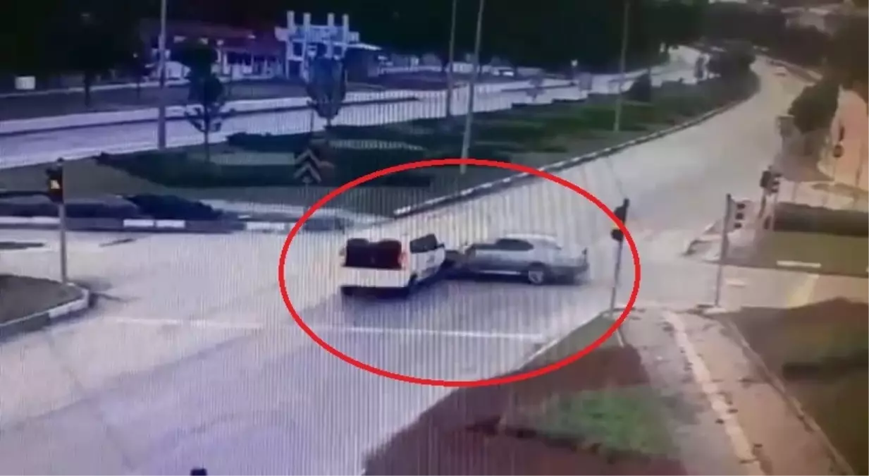 Amasya'da kavşakta meydana gelen trafik kazasında 5 yaralı var.