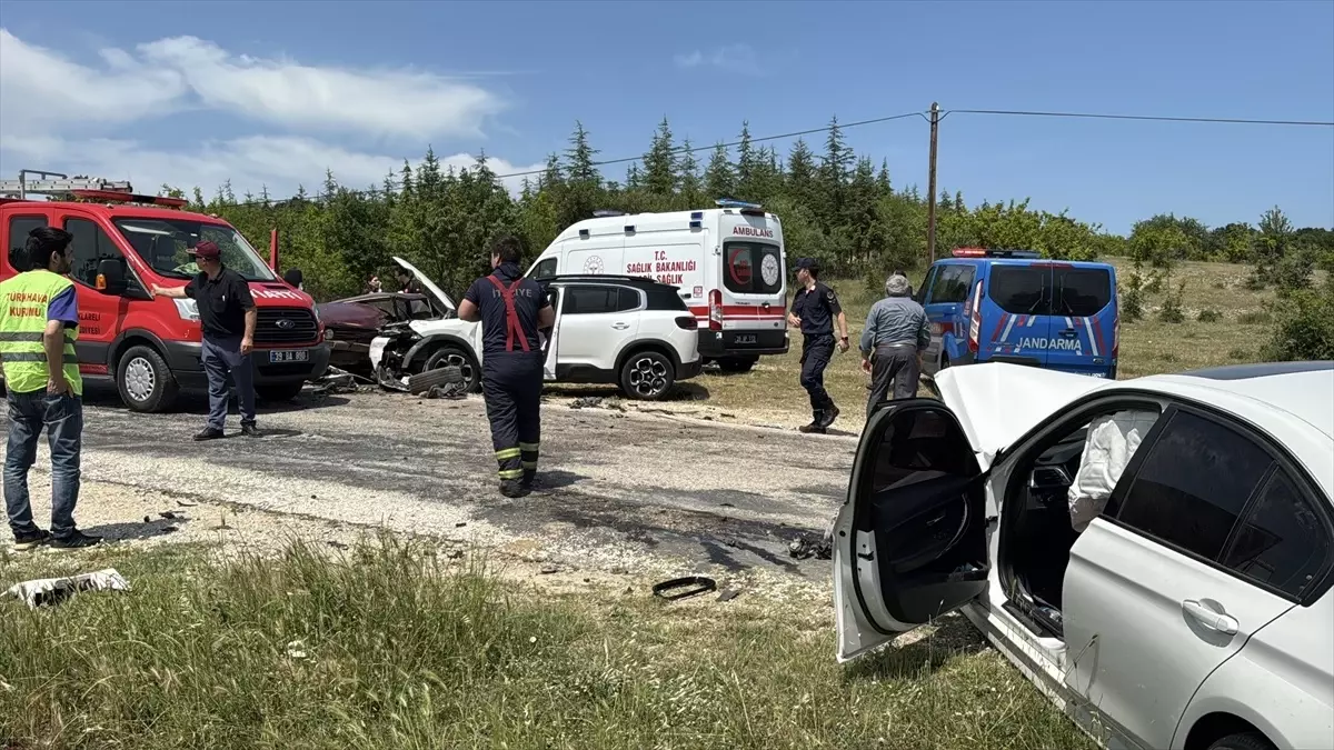 Kırklareli'nde Zincirleme Trafik Kazası: 4 İnsan Yaralandı
