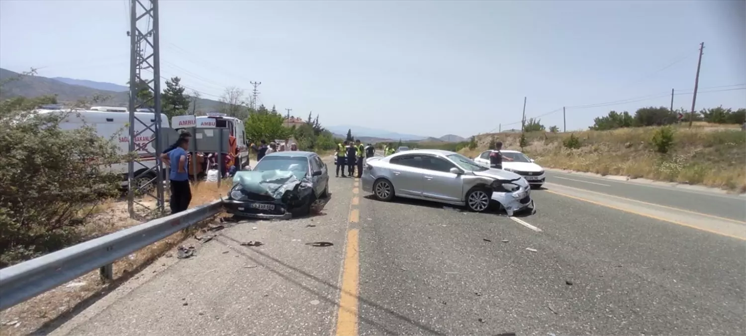 Elazığ'da Kaza Sonucu 5 Kişi Yaralandı