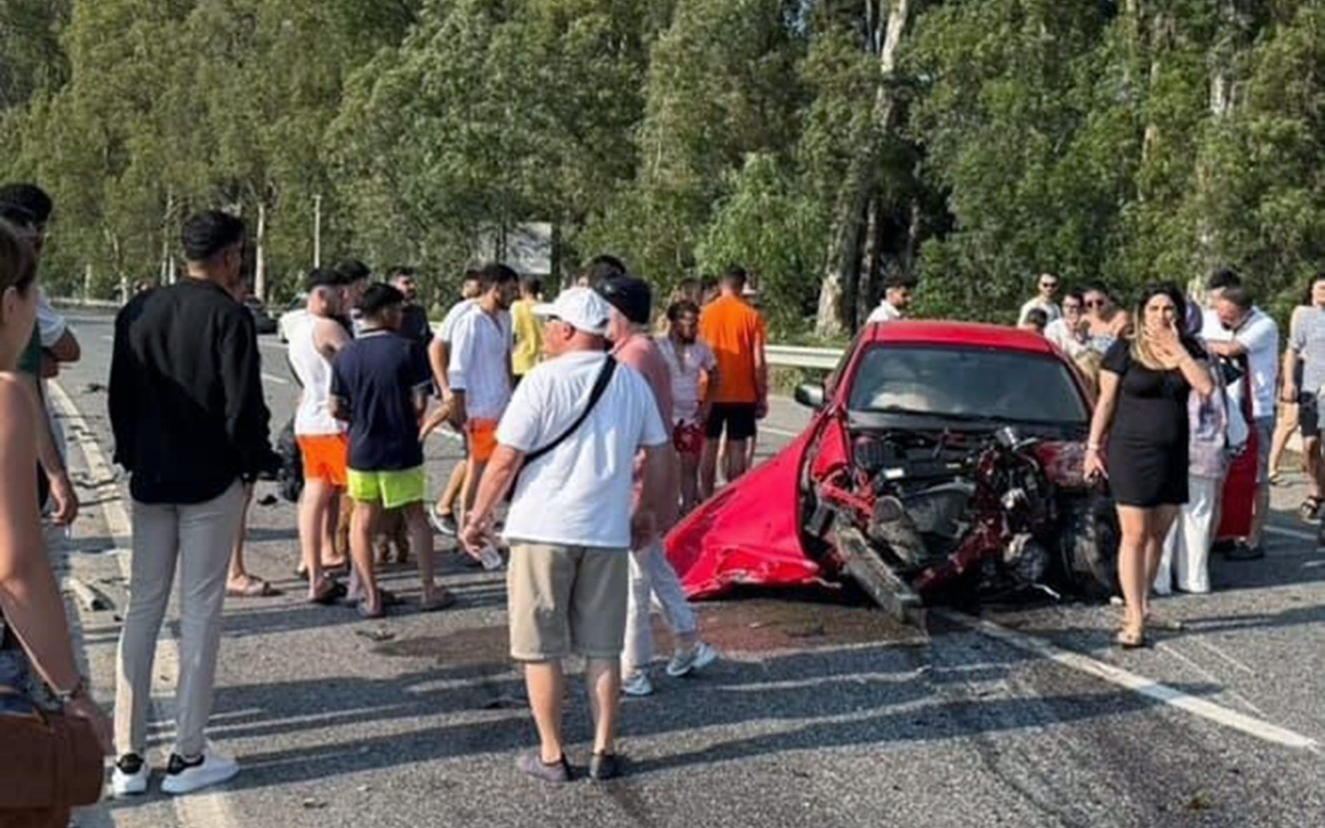 Muğla Gökova Kavşağında trafik kazasında iki kişi yaralandı.