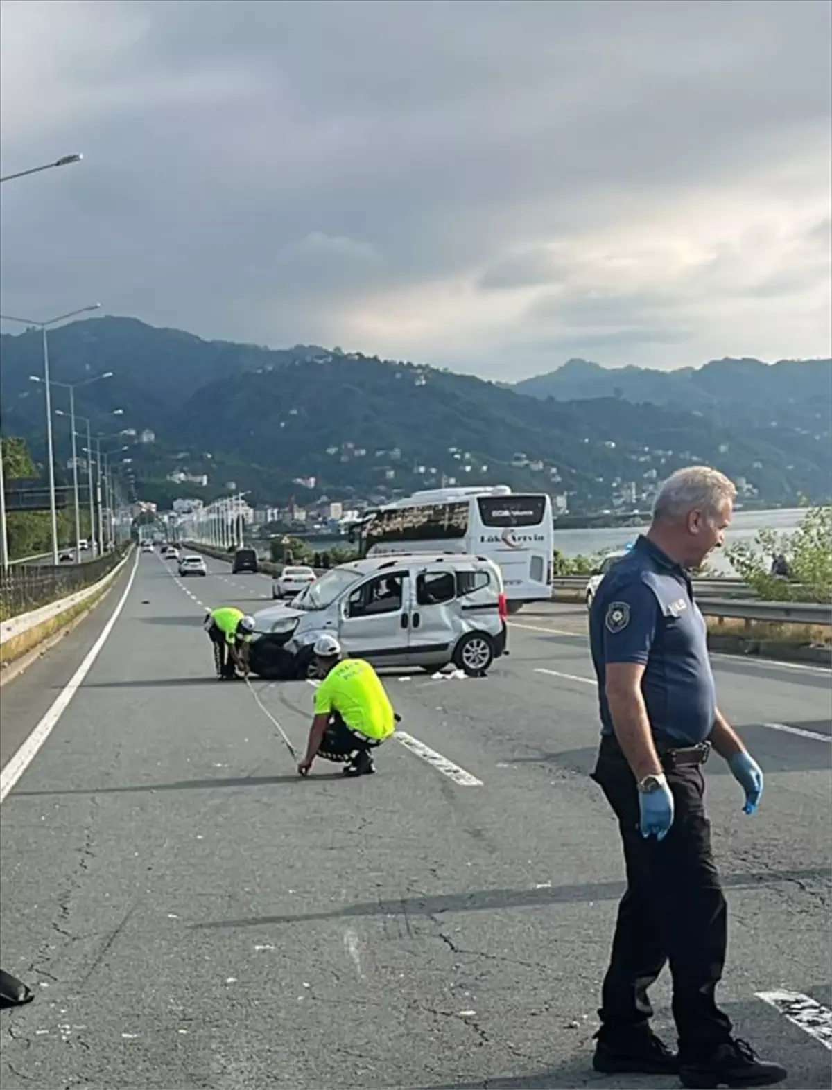 Çayeli'nde Kaza: 2 Kişi Hayatını Kaybetti, 3 Kişi Yaralandı.