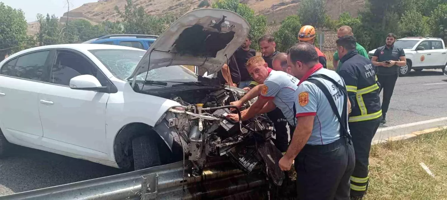 Siirt'te trafik kazasında sürücü yaralı oldu.
