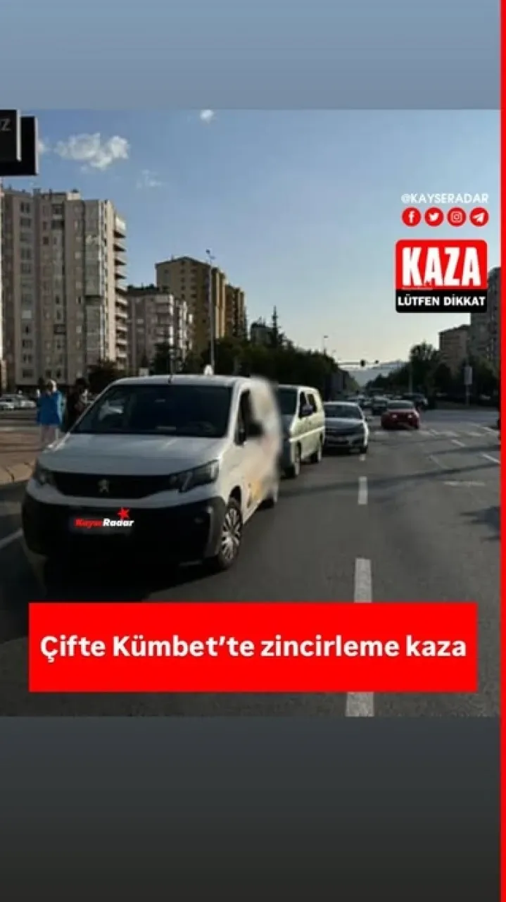 Çifte Kümbet'te araçlar birbirine çarptı.