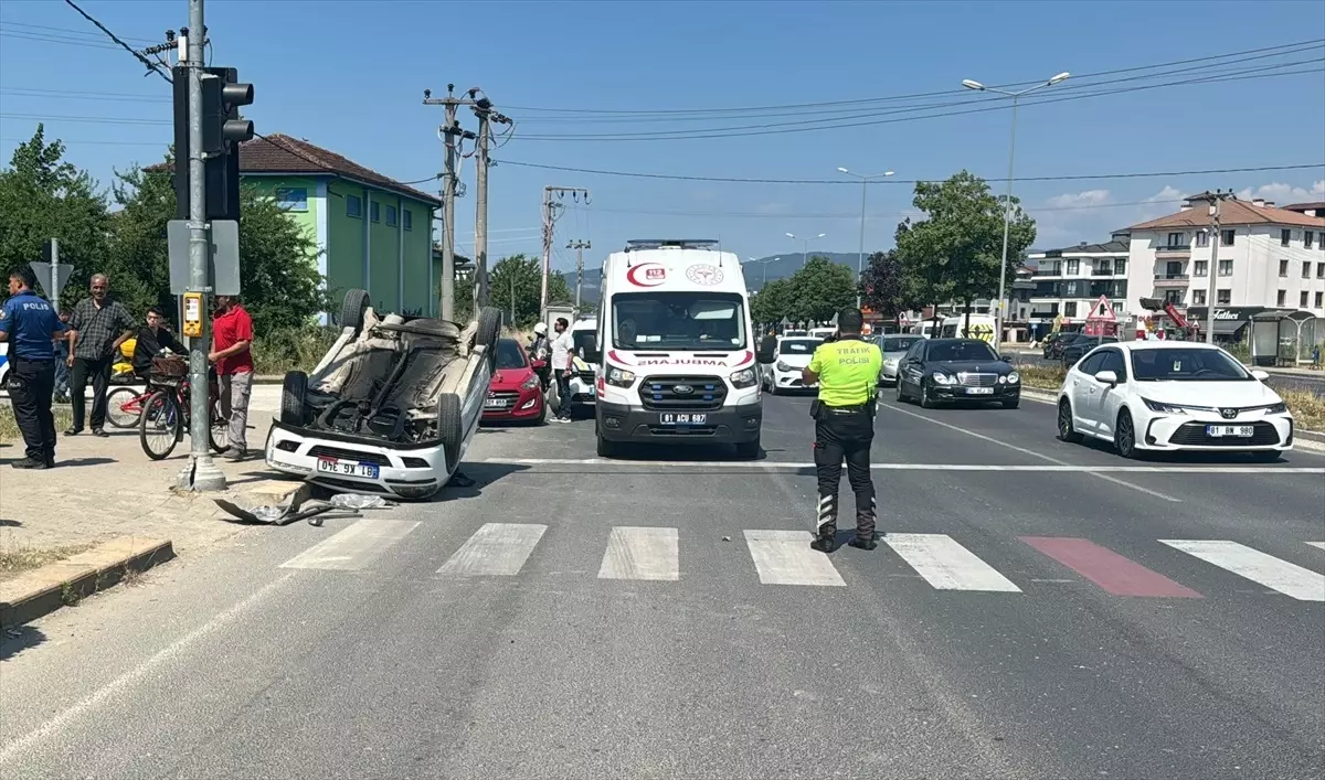 Düzce'de Kaza Sonucu 2 Kişi Yaralandı