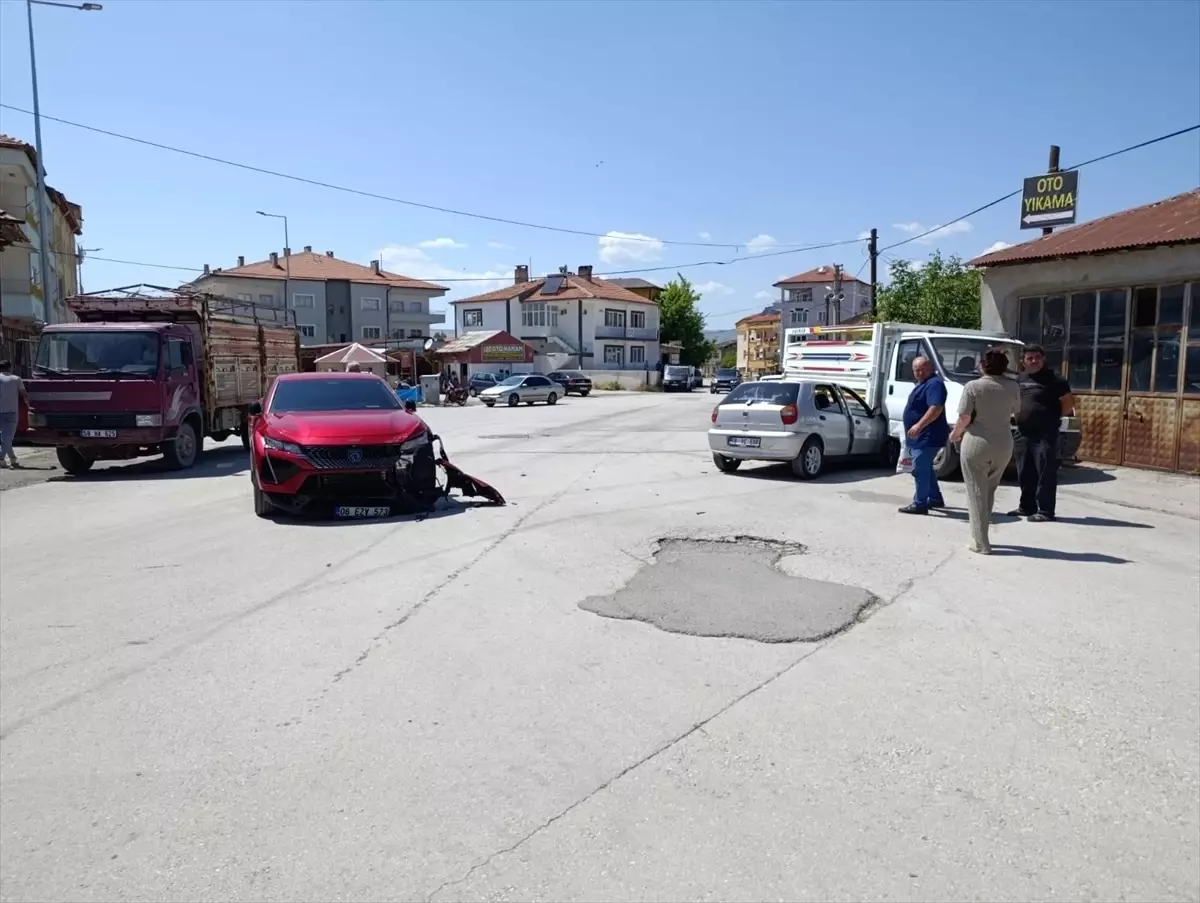 Sivas'ta trafik kazasında 3 çocuğun yaralanması olayı yaşandı.