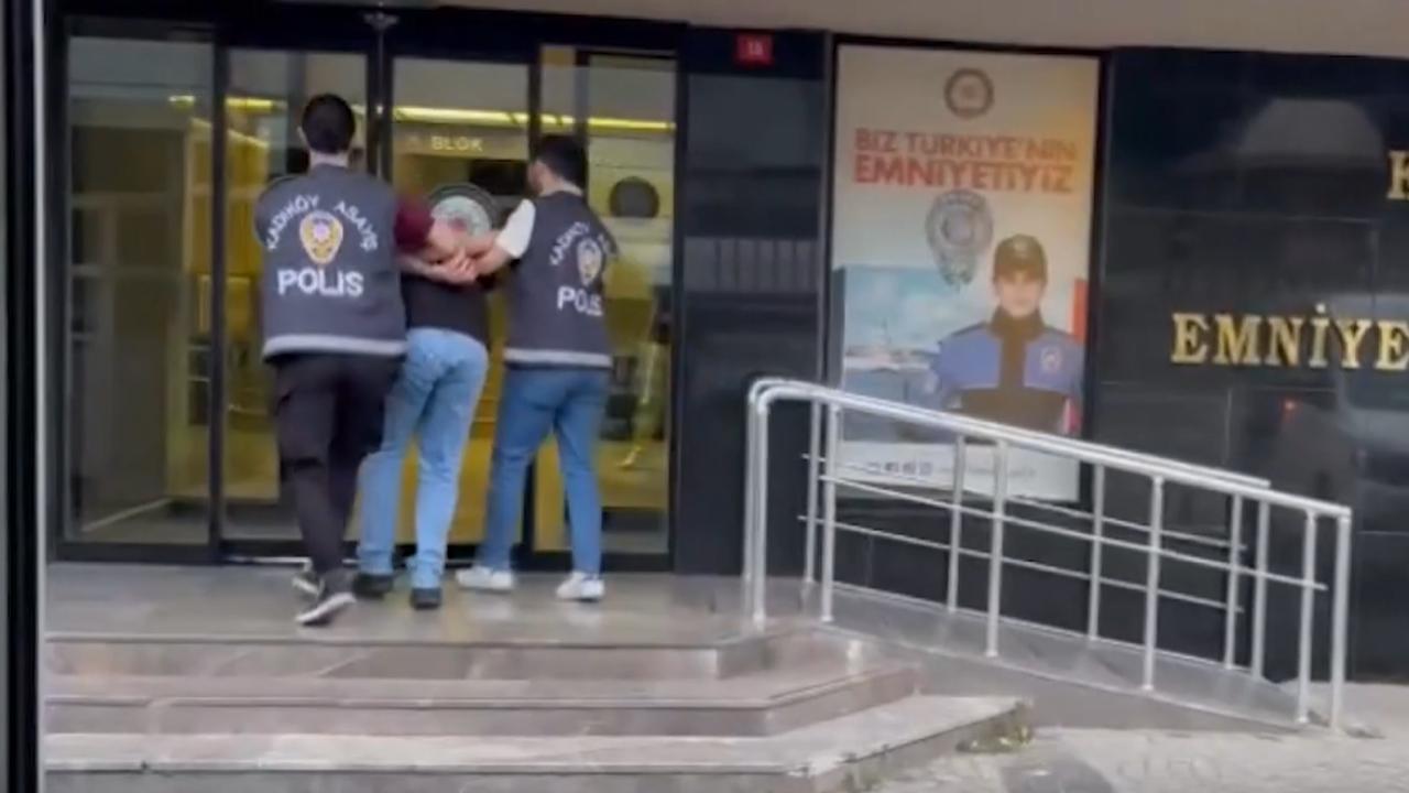 Kadıköy'de kaza sonrası kavga ettiği sürücüyü döven şüpheli tutuklandı.