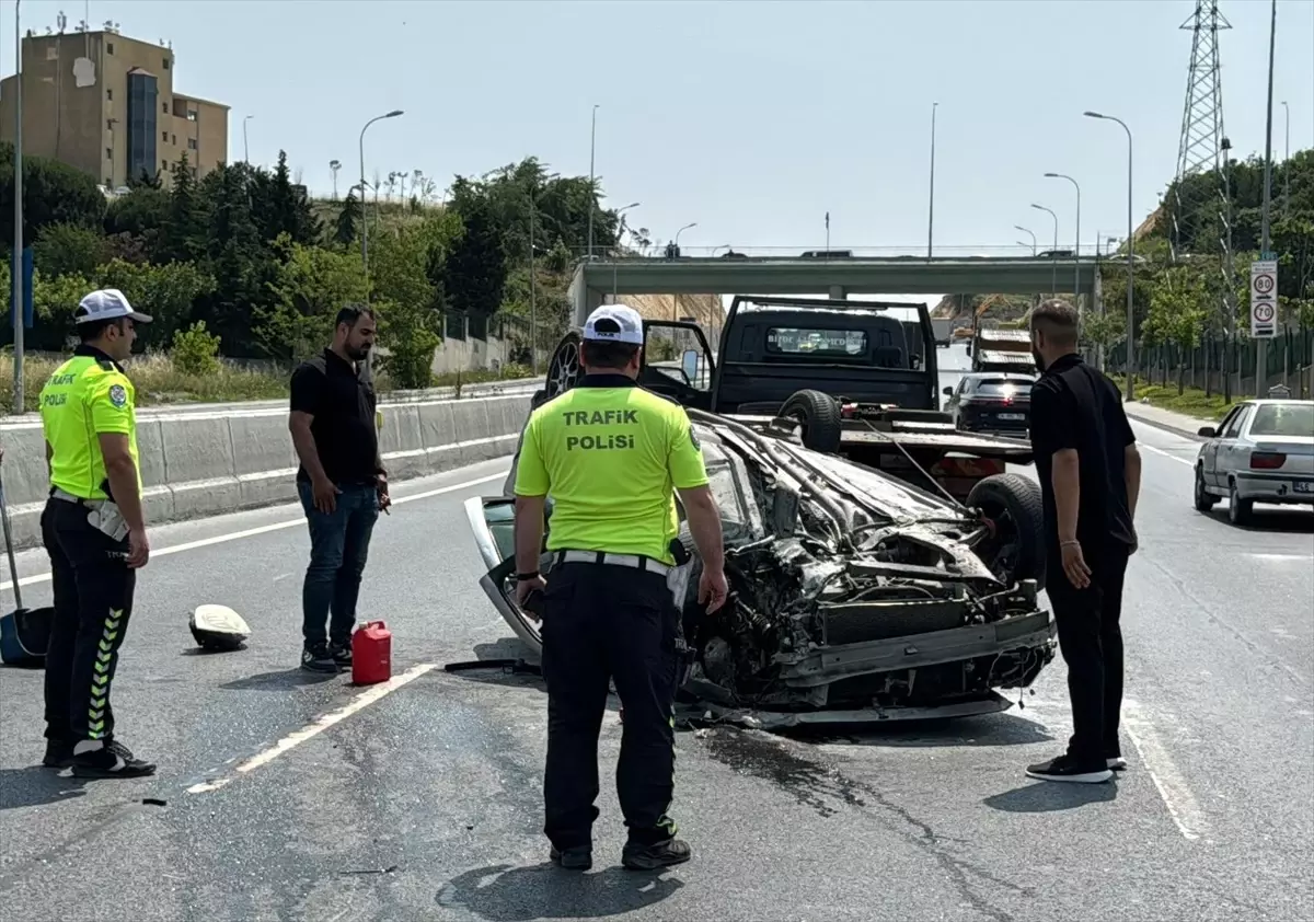 Arnavutköy'de Kaza: Sürücü Hasar Gördü