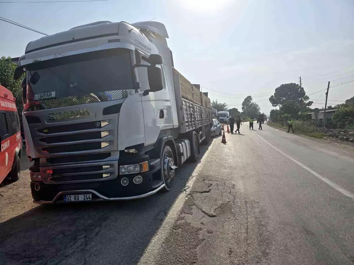 Kozan'da trafik kazasında 1 kişi hayatını kaybetti, 1 kişi yaralandı.