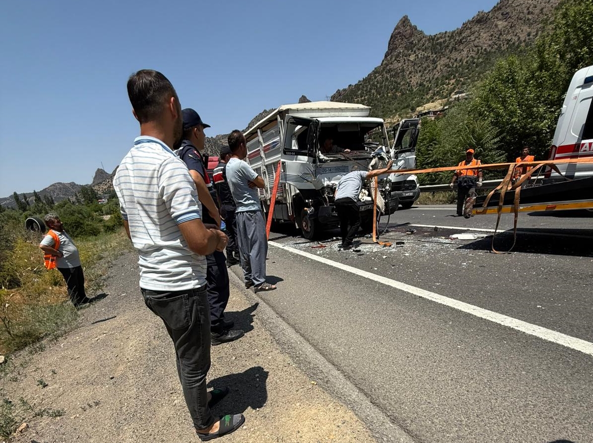 Trafik kazasında 3 kişi yaralı durumda