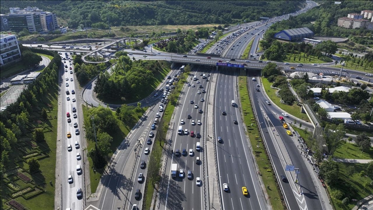 Yerlikaya'nın açıklamasına göre, Kurban Bayramı tatili süresince 3913 trafik kazası yaşandı.