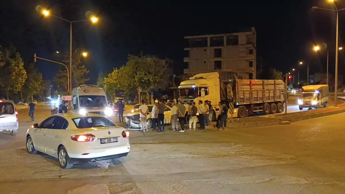 Adıyaman'da 2 Kaza Sonucu 3 Kişi Yaralandı.