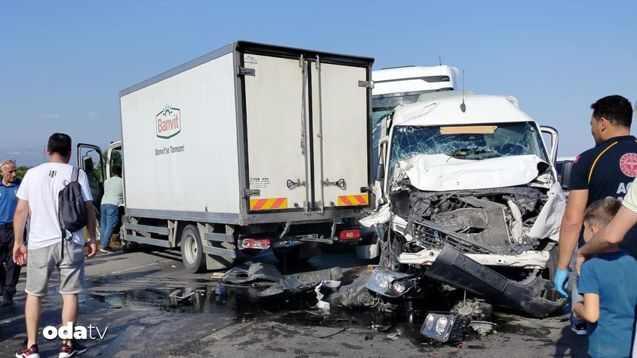 Antalya'da ardışık trafik kazası: 4 kişi yaralandı