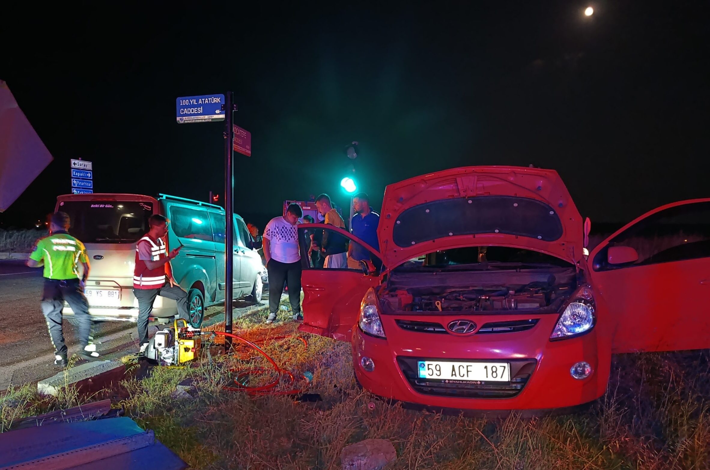 Işık ihlali nedeniyle bir kez daha trafik kazası: 2 kişi yaralı.