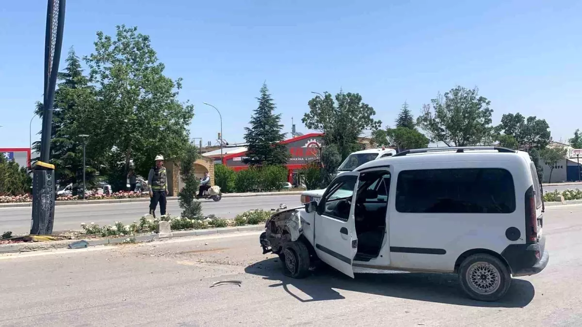 Karaman'da Trafik Kazasında Sürücü Yaralandı.