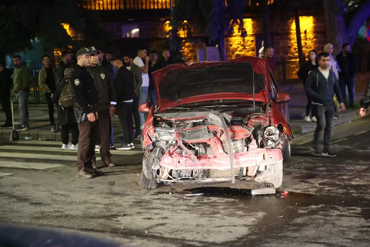Kars'ta Zincirleme Kaza: 4 Kişi Yaralandı