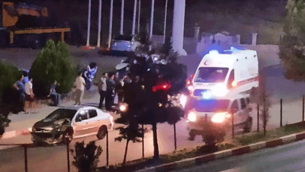 Siirt'te kaza: 2 araç çarpıştı.