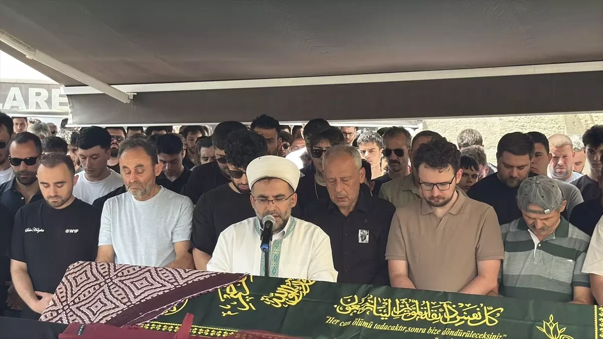 Trafik Kazasında İpek Hançer Kırklareli'nde Hayatını Kaybetti.