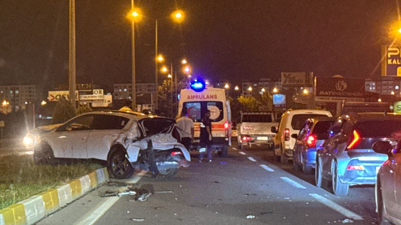 Diyarbakır'da havalimanı çevresinde meydana gelen trafik kazası - CEGA Medya