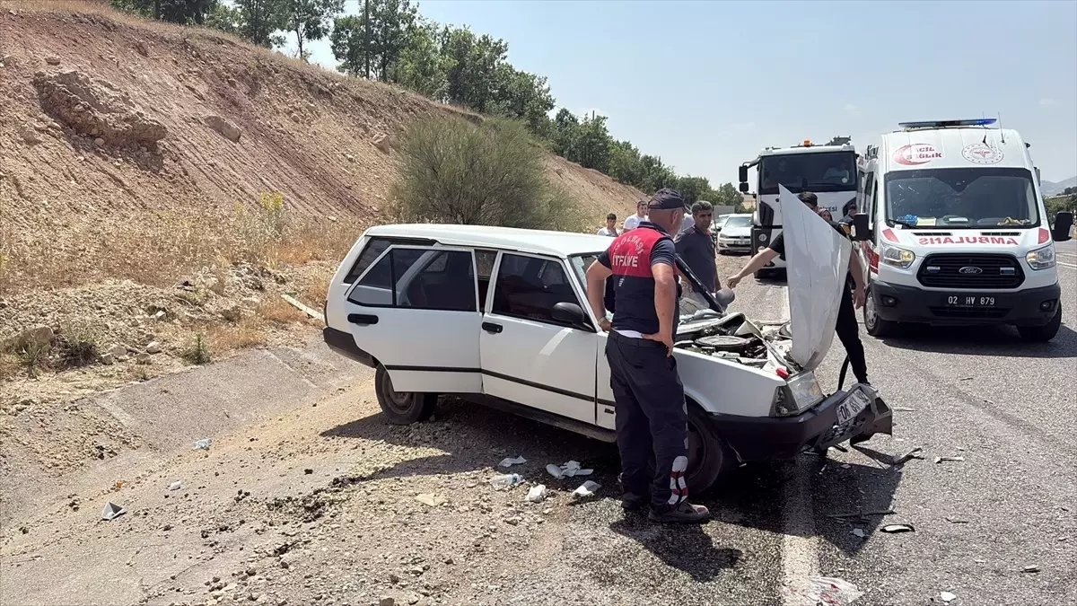 Gölbaşı'nda Trafik Kaza Haberi: İki Şoför Yaralandı