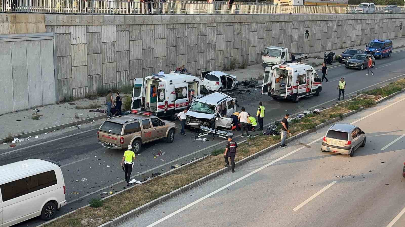 Kastamonu'da ardı ardına meydana gelen trafik kazasında 9 kişi yaralandı.