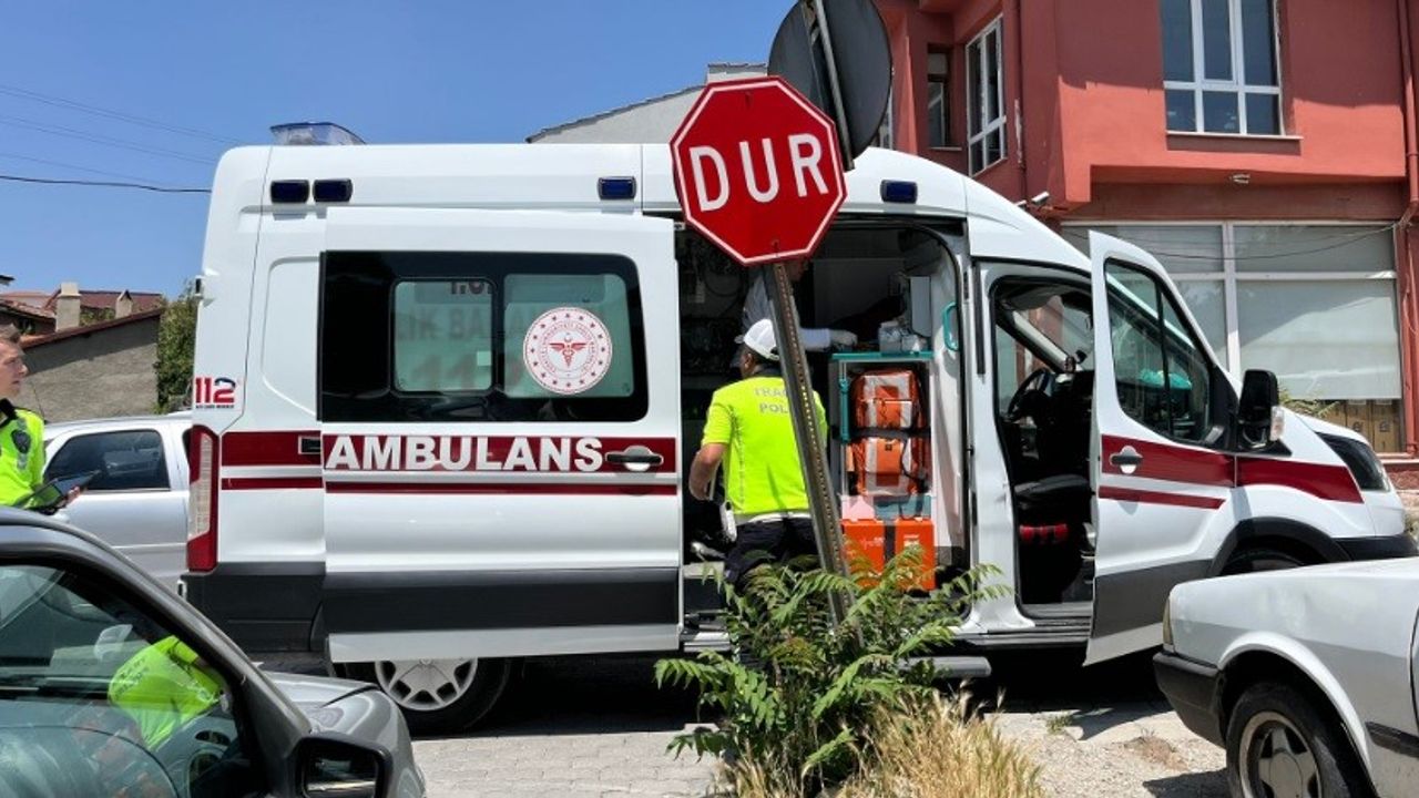 Komşuda araç kazası: 2 kişi yaralandı.