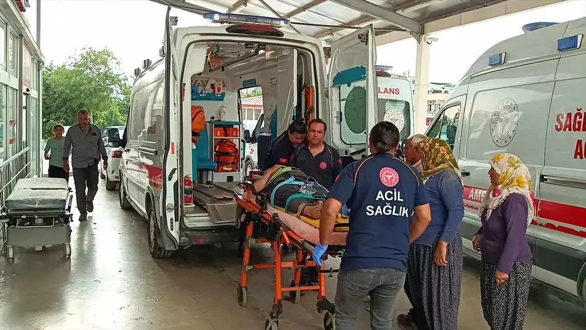 Kozan'da Trafik Kazası Sonucu 4 Kişi Yaralandı