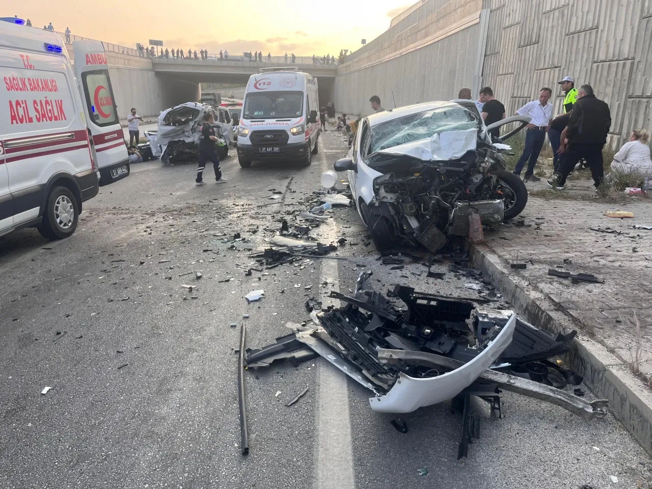 Zincirleme kaza sonucu 9 kişi yaralandı.