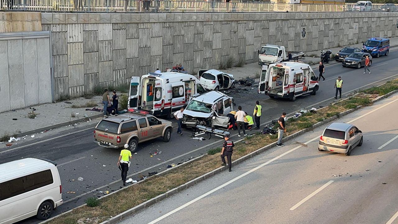 Kastamonu'da zincirleme kaza: 9 kişi yaralandı.