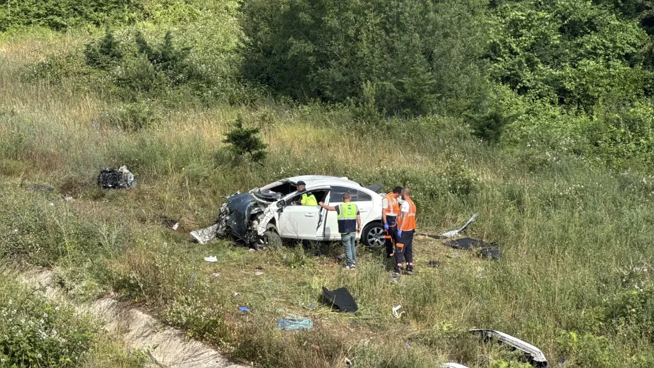 Kocaeli'de şiddetli kaza: 4'ü ciddi, 8 kişi yaralandı.
