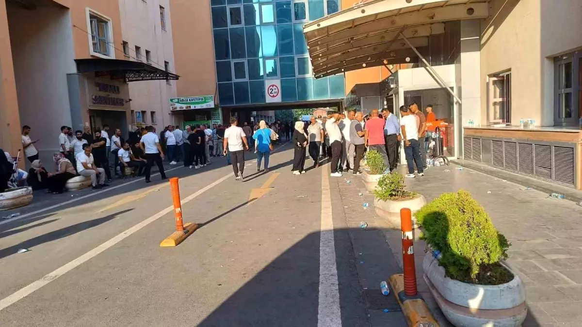 Kozluk'ta Genç Kadın Trafik Kazasında Hayatını Kaybetti.