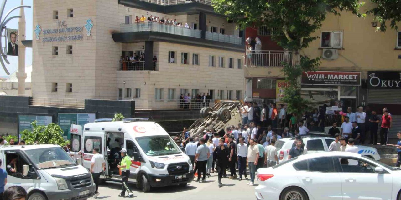 4 kişi Şırnak'ta trafik kazasında yaralandı.