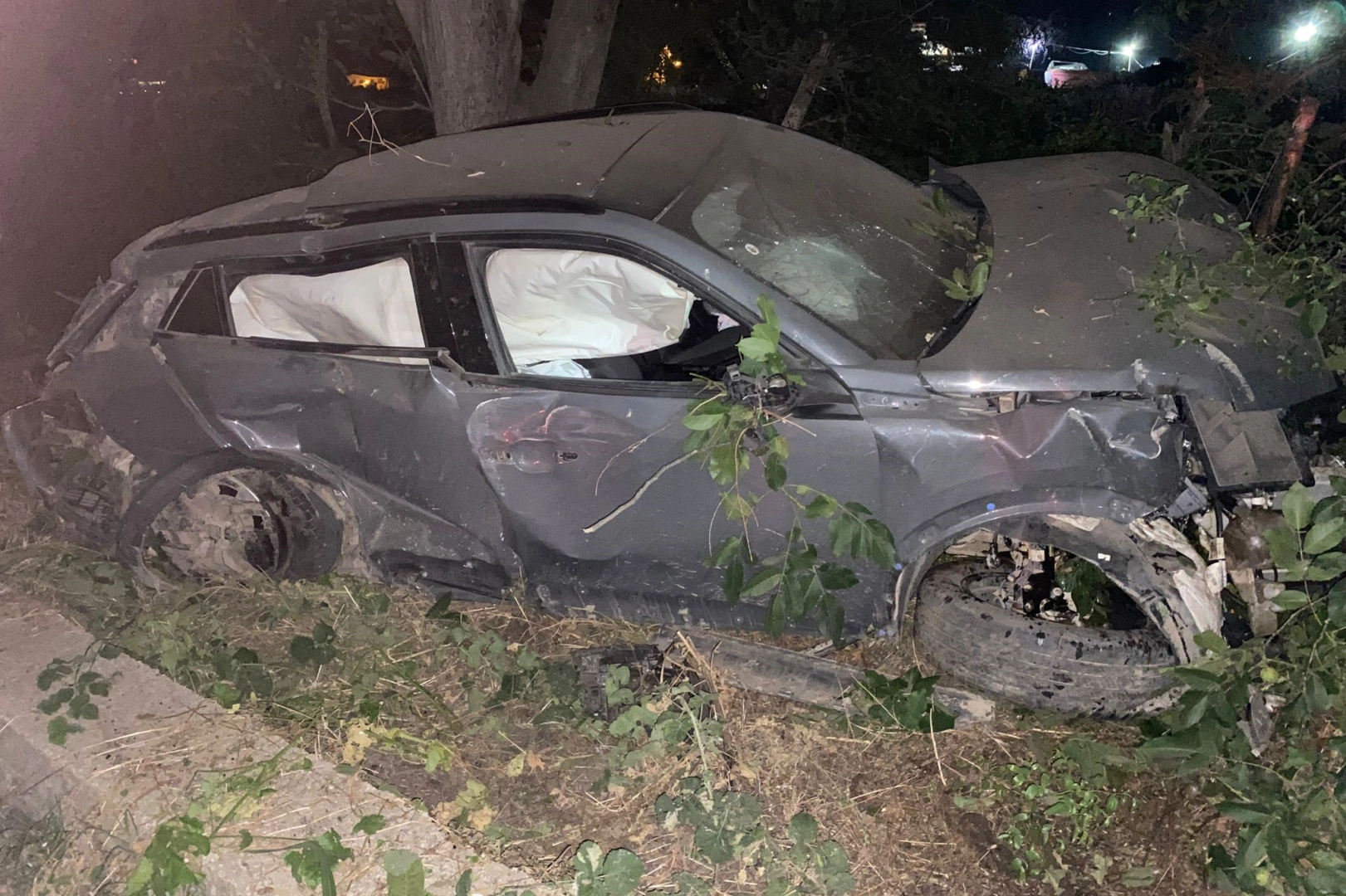 Bursa'da araç devrildi, sürücü yaralı.