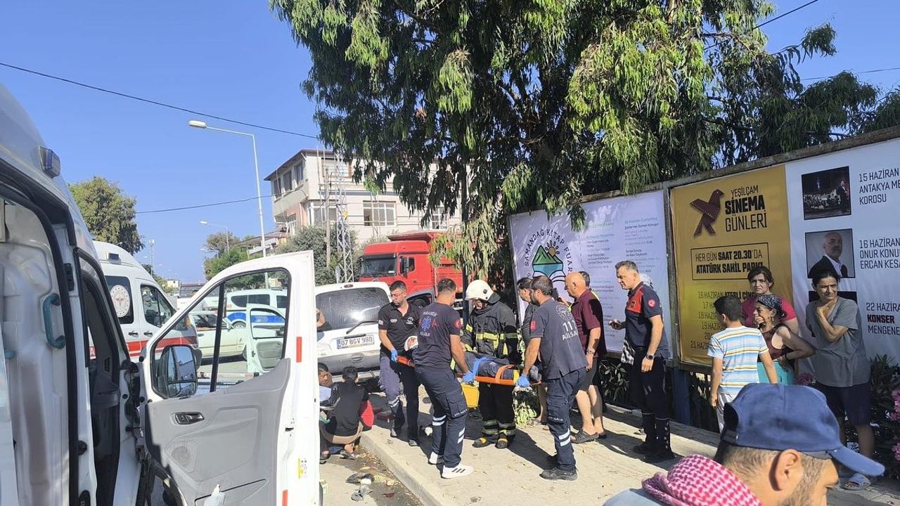 Samandağ'da Trafik Kazası: 5 Kişi Yaralandı