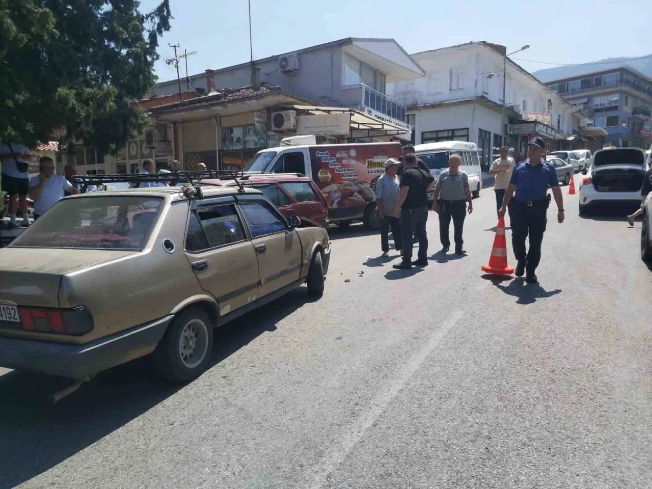Bozdoğan'da ardışık kaza: 2 kişi yaralandı.