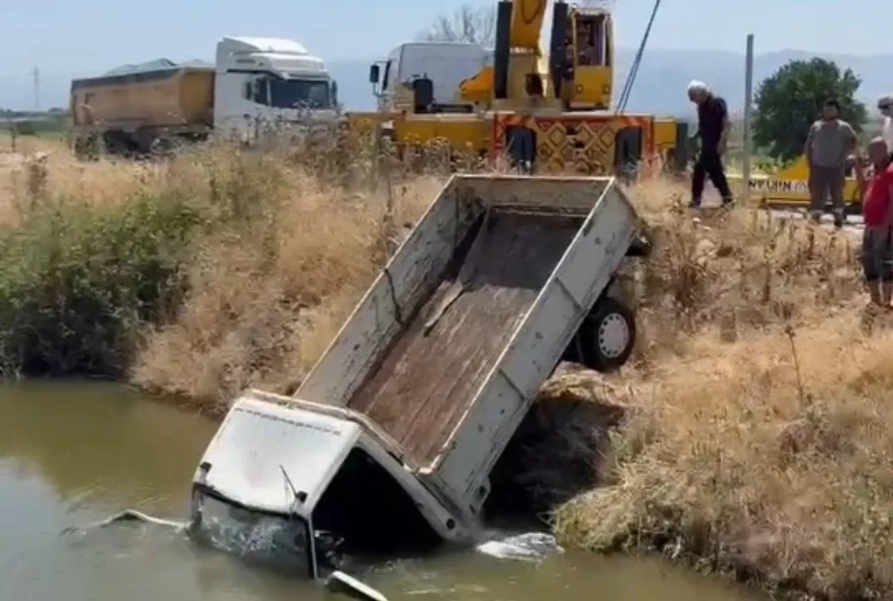 Kaza sonucu 3 kişi yaralanmış.