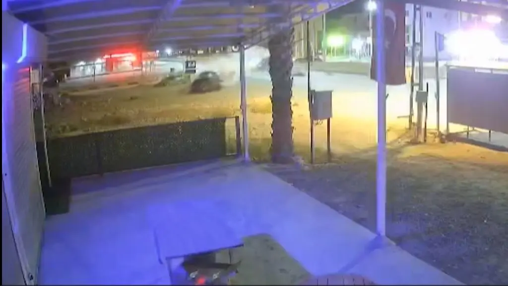 Arsuz'da trafik kazasında bir kişi hayatını kaybetti, yedi kişi yaralandı.