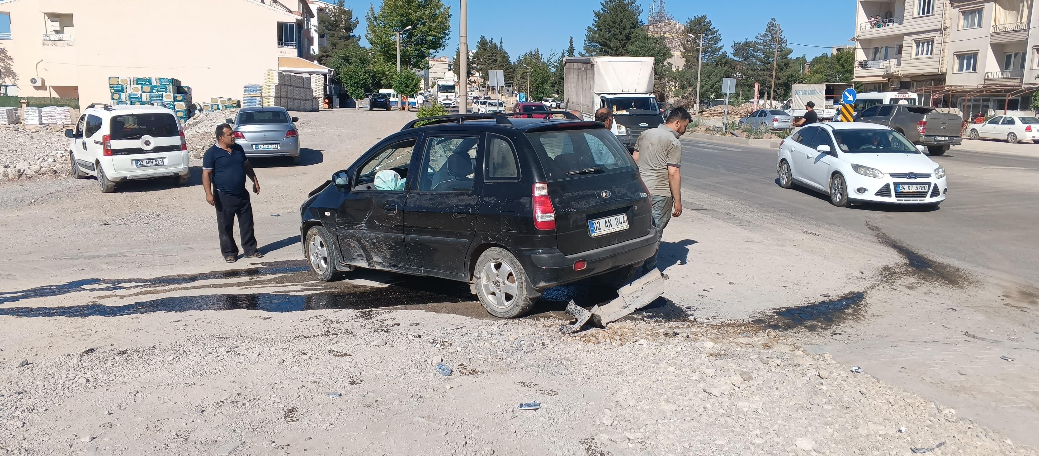 Gölbaşı, Adıyaman'da trafik kazası: 4 kişi yaralandı.