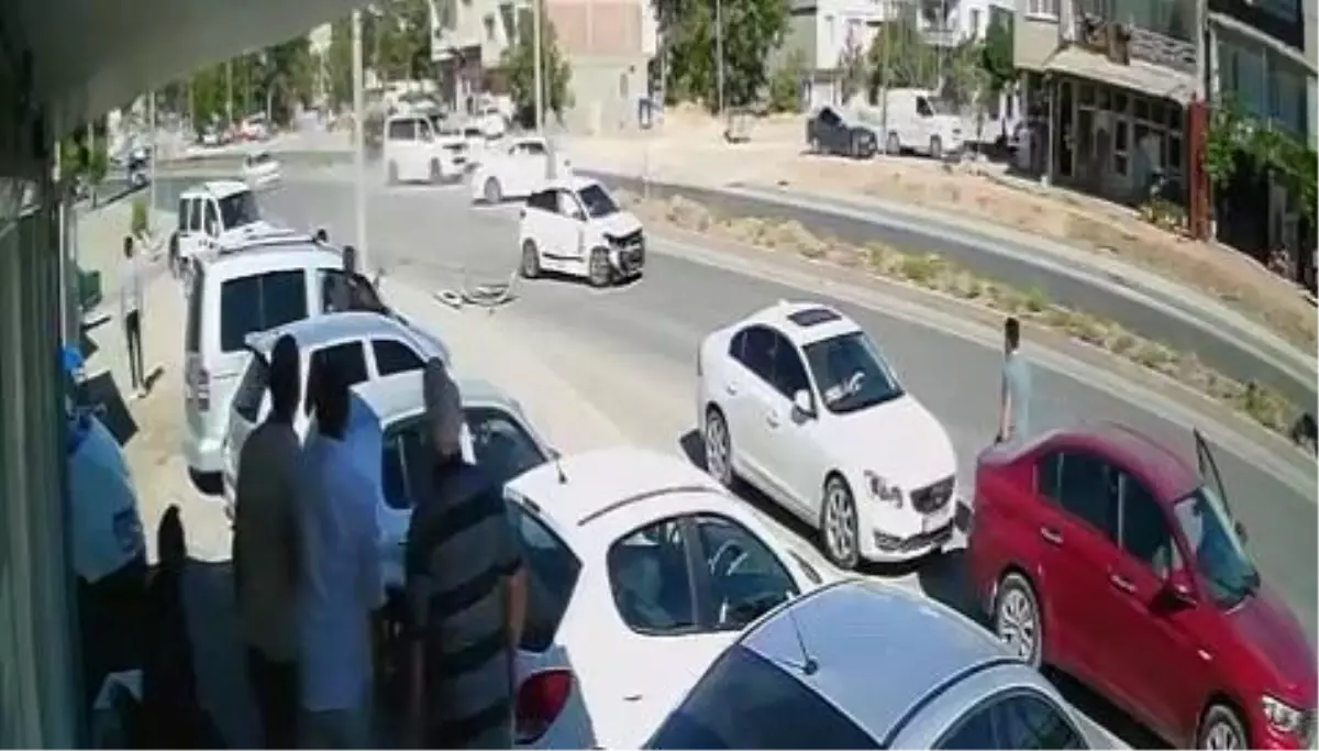 Gölbaşı'nda Trafik Kazasında 4 Kişi Yaralandı