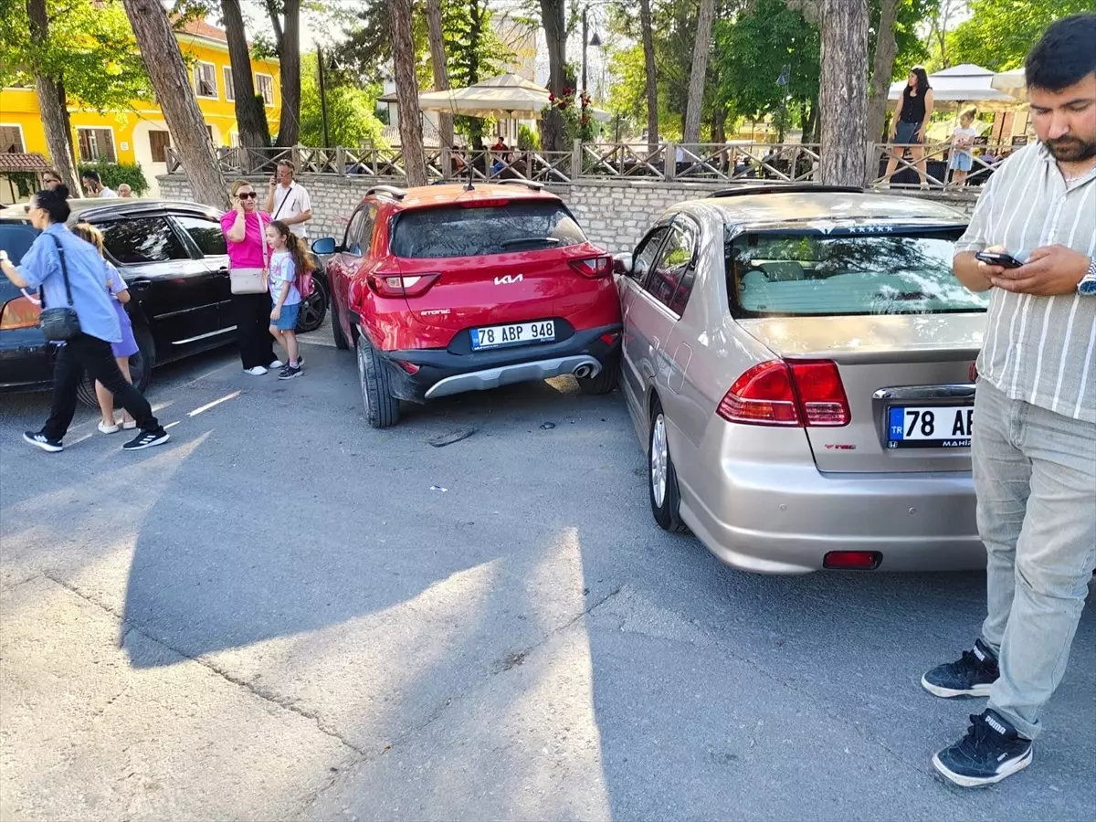 Karabük'te 4 kişinin yaralandığı üç trafik kazası meydana geldi.
