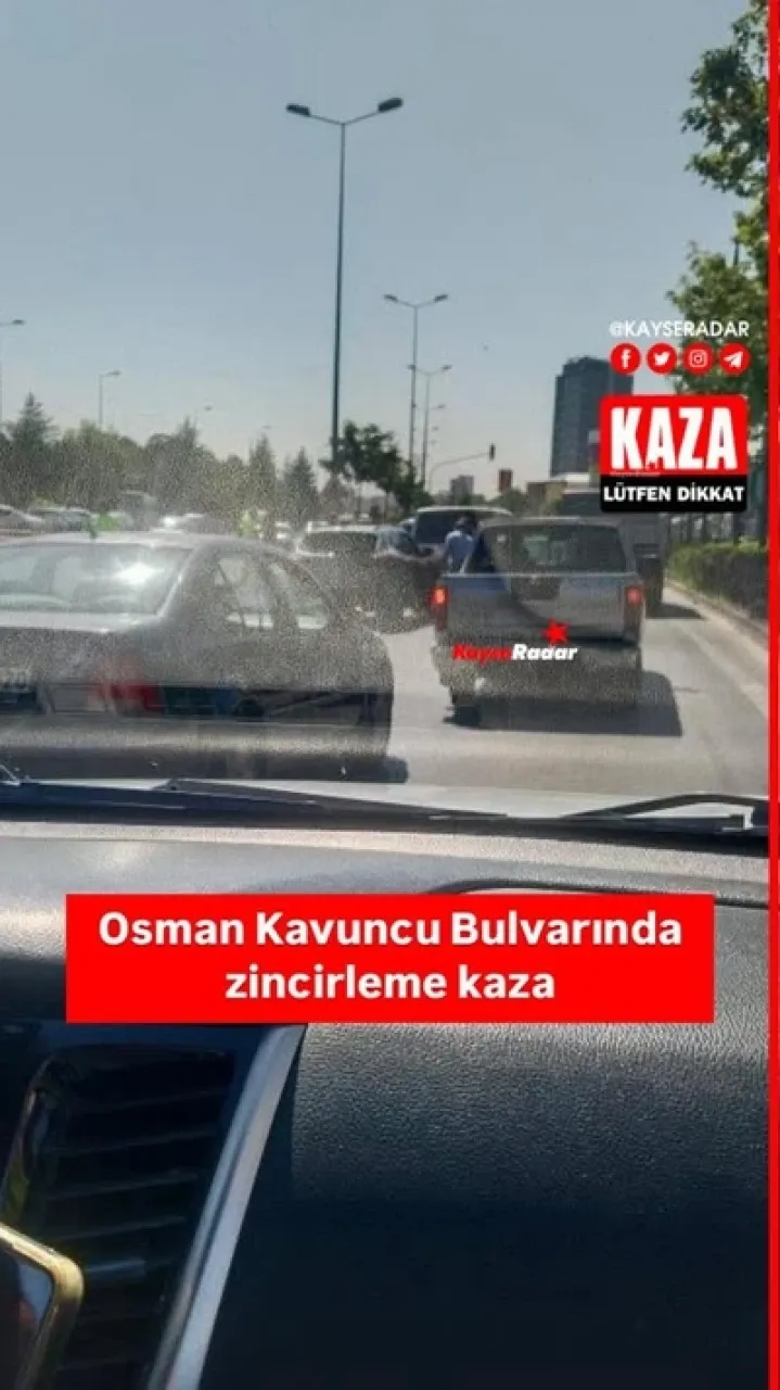 Osman Kavuncu Bulvarında ardışık trafik kazası yaşandı.