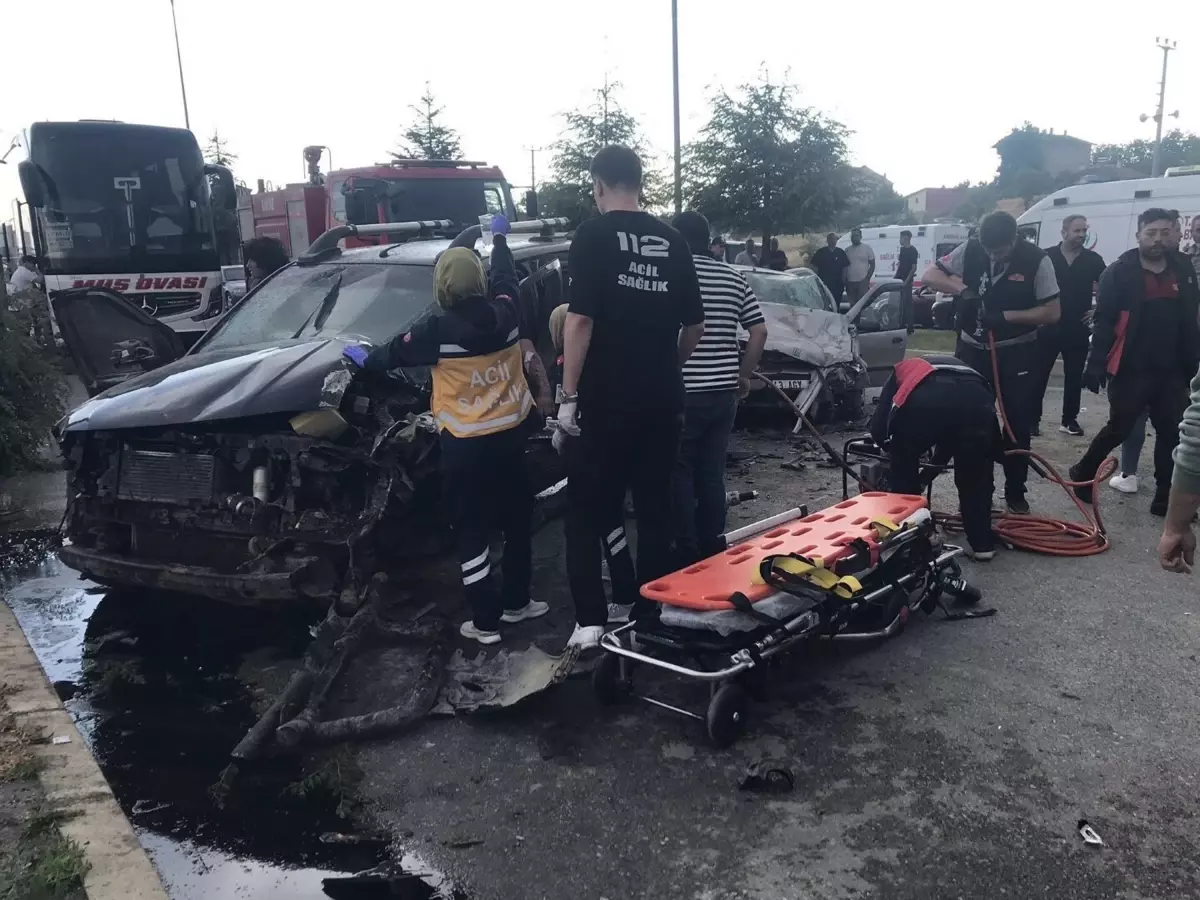 Uşak'ta kaza: 1 kişi hayatını kaybetti, 1 kişi yaralandı.