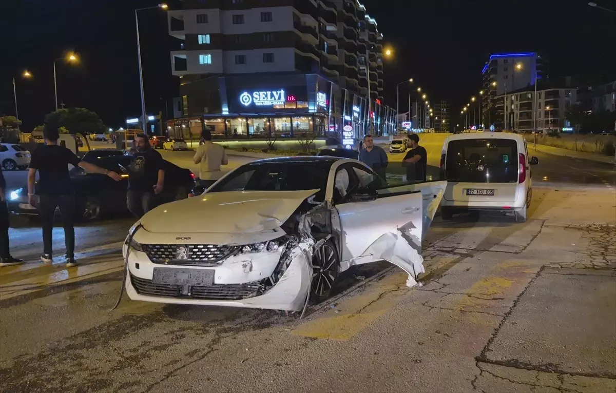 Zincirleme Trafik Kazası Edirne'de: Bir Kişi Yaralı