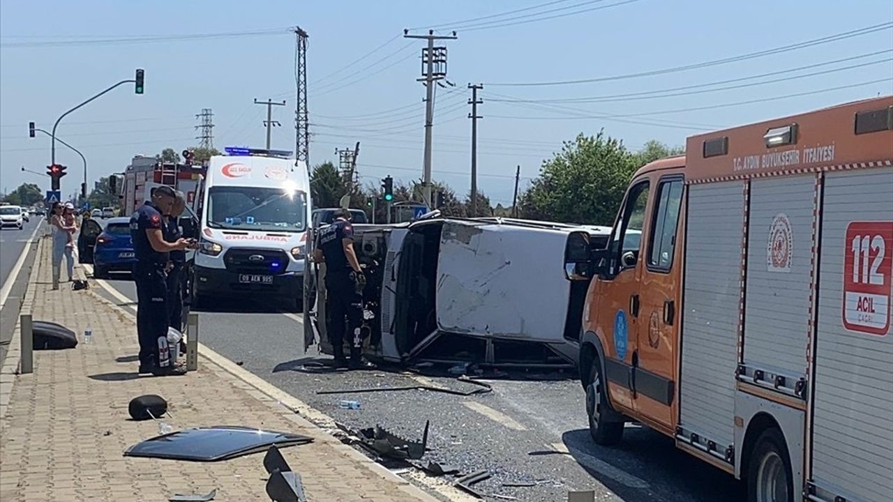 Aydın'da Trafik Kazasında 2 Araç Çarpıştı, 4 Kişi Yaralandı