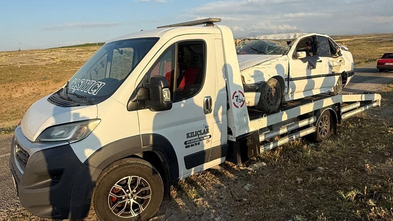Karaatlı’da araç şarampole devrildi, trafik kazası oldu.