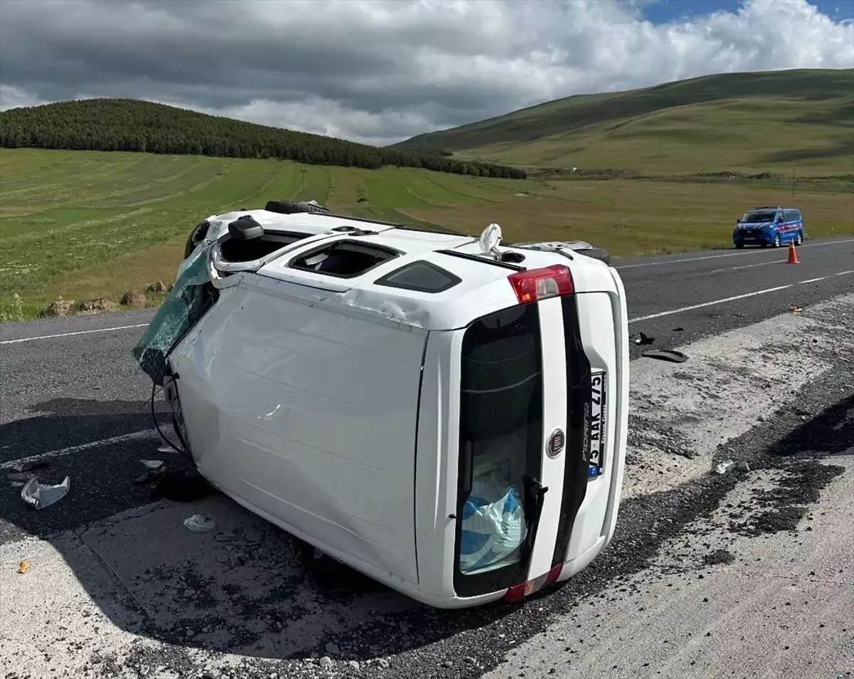 2 kişi yaralandı Çıldır'da trafik kazasında