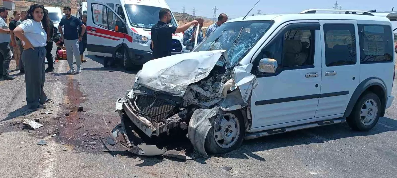 Siirt'te Kaza Sonucu 4 Kişi Yaralandı