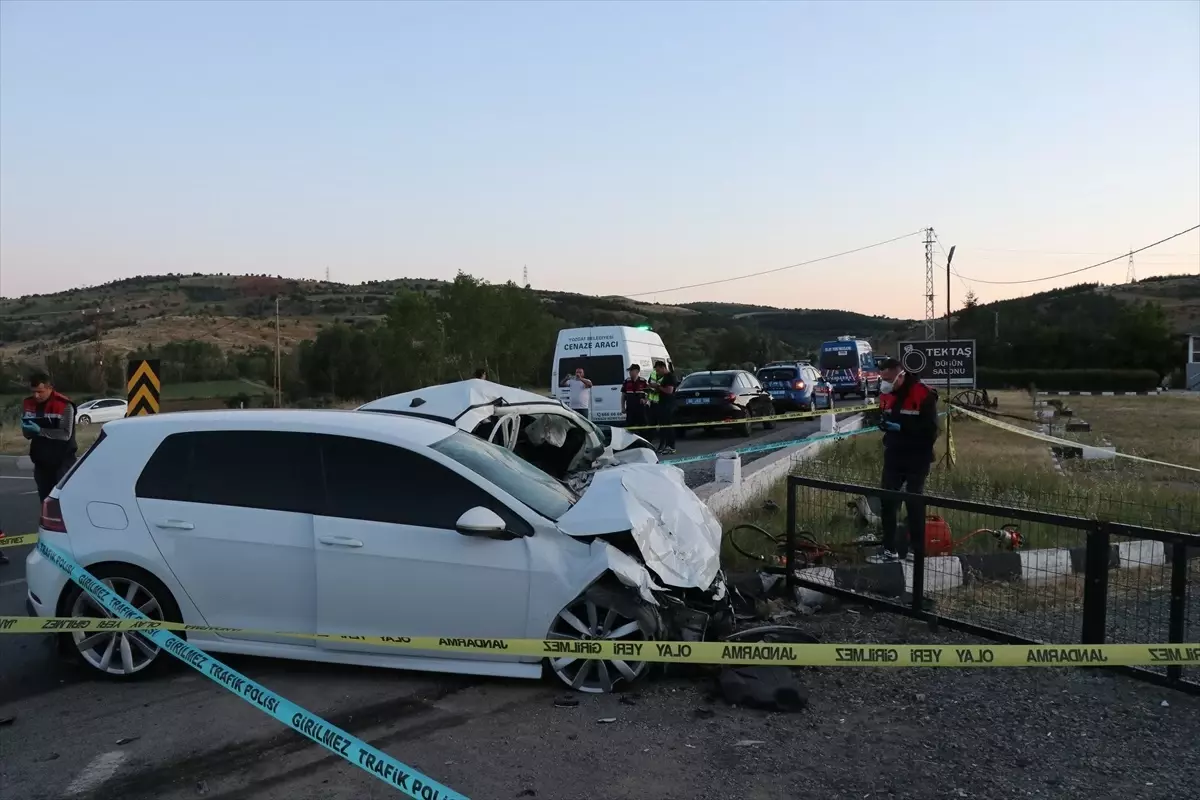 Yozgat'ta Kaza Sonucu 2 Kişi Hayatını Kaybetti, 1 Kişi Yaralandı.