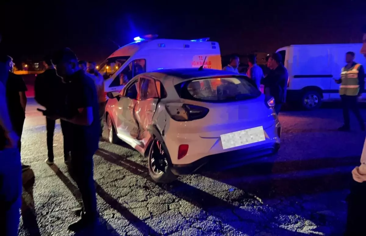Yüksekova'da trafik kazasında 5 kişi yaralandı.