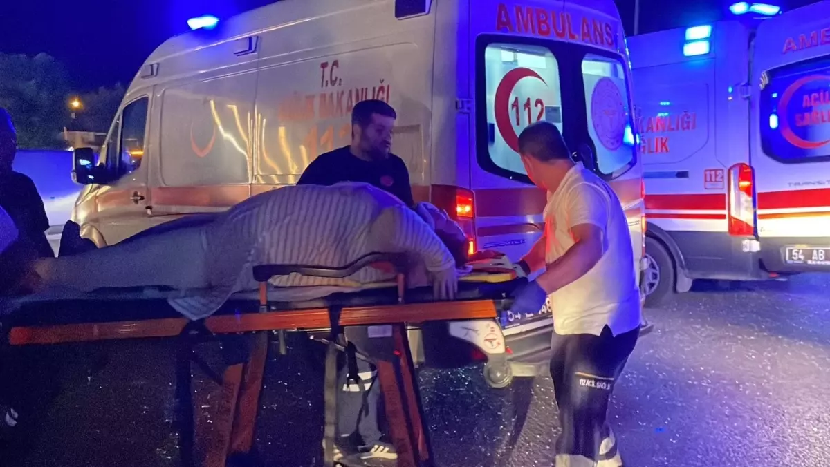 Adapazarı'nda kaza: 5 kişi yaralandı.