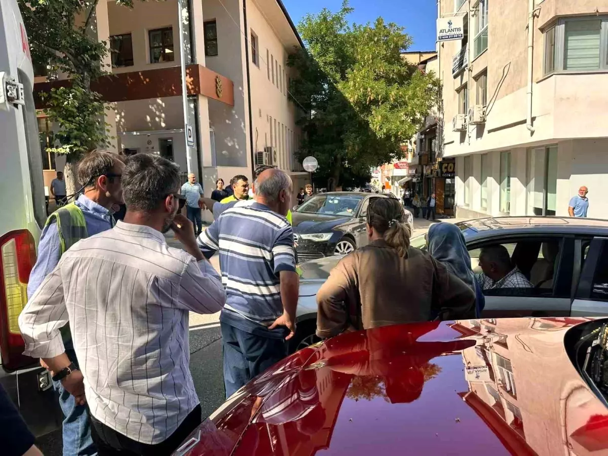 Bilecik'te trafik kazasında yayaya zarar geldi.